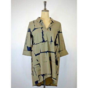 NWT Sassy #13400 Green & Black Pattern Tunic Top High-Low Hem XS #0237 BOUTIQUE